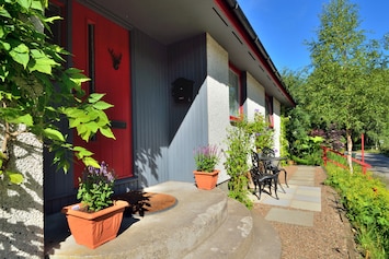 The Bridge Suite private guest entrance and patio