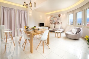 Dining - Evelyn's House: outdoor heated Jacuzzi, Views, cozy Fireplace & 500Mbps WiFi (Chania)