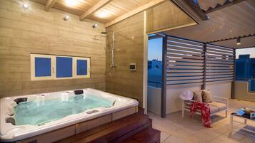Indoor spa tub