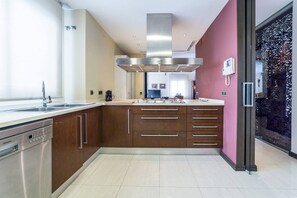 Frigorífic, microones, forn i placa de cuina