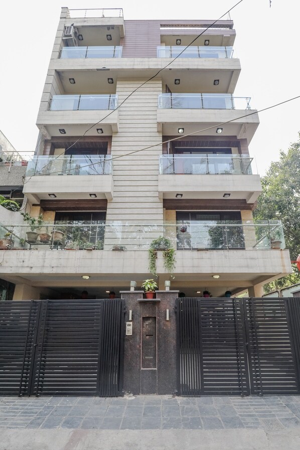 Front of property - Elina Bed & Breakfast (New Delhi)