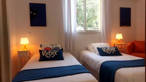 4 slaapkamers, een strijkplank/strijkijzer, reisbedje, gratis wifi