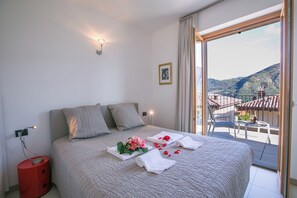 3 bedrooms, iron/ironing board, free WiFi, bed sheets - Villetta Arisia, Tremezzina (Tremezzo), Italy (Tremezzina (Tremezzo))