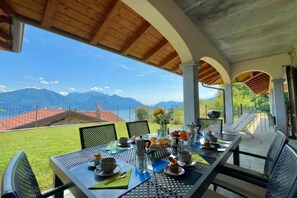 Outdoor dining - Villa Aurelia, Plesio, Italy (Plesio)