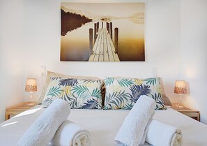 3 makuuhuonetta, silitysrauta/-lauta, ilmainen Wi-Fi, vuodevaatteet