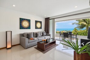 1-Bedroom Apartment | リビング エリア | 30 インチの薄型テレビ (衛星放送視聴可)、テレビ
