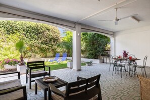 Outdoor dining - Domus Sicily - The Scirocco's Cueva - Private Garden (Palermo)