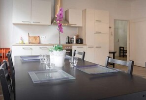 Romantic Townhome | In-room dining - Pretty nice apartment near Hauptbahnhof (Vienna)