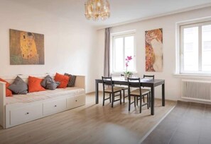 Romantic Townhome | In-room dining - Pretty nice apartment near Hauptbahnhof (Vienna)