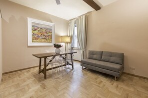 Living area - Santa Croce Retreat, beautiful and elegant apartment by Mmega (Florence)