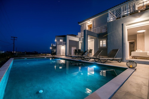 Villa Sole ★4 BR★Private Pool★Sea Views★Free Parking