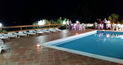 Villa with pool and panoramic view - Bellajo Farmhouse