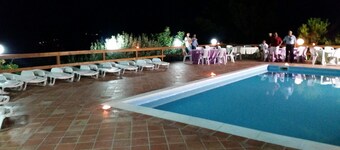 Villa with pool and panoramic view - Bellajo Farmhouse