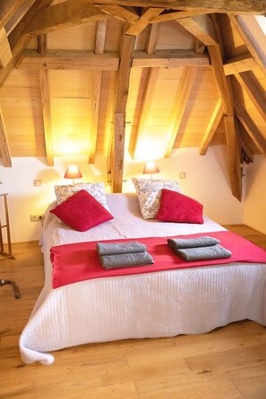 3 makuuhuonetta, silitysrauta/-lauta, vauvan matkasänky, ilmainen Wi-Fi