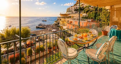 AMORE RENTALS - Casa Raffi with Sea View on Positano’s Spiaggia Grande