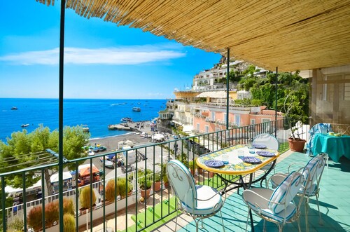 AMORE RENTALS - Casa Raffi with Sea View on Positano Beach