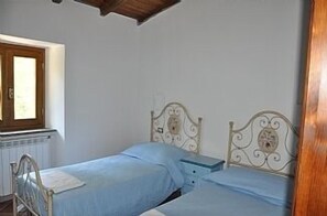 5 habitaciones, tabla de planchar con plancha y wifi gratis 