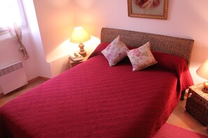 4 bedrooms, iron/ironing board, travel crib, internet