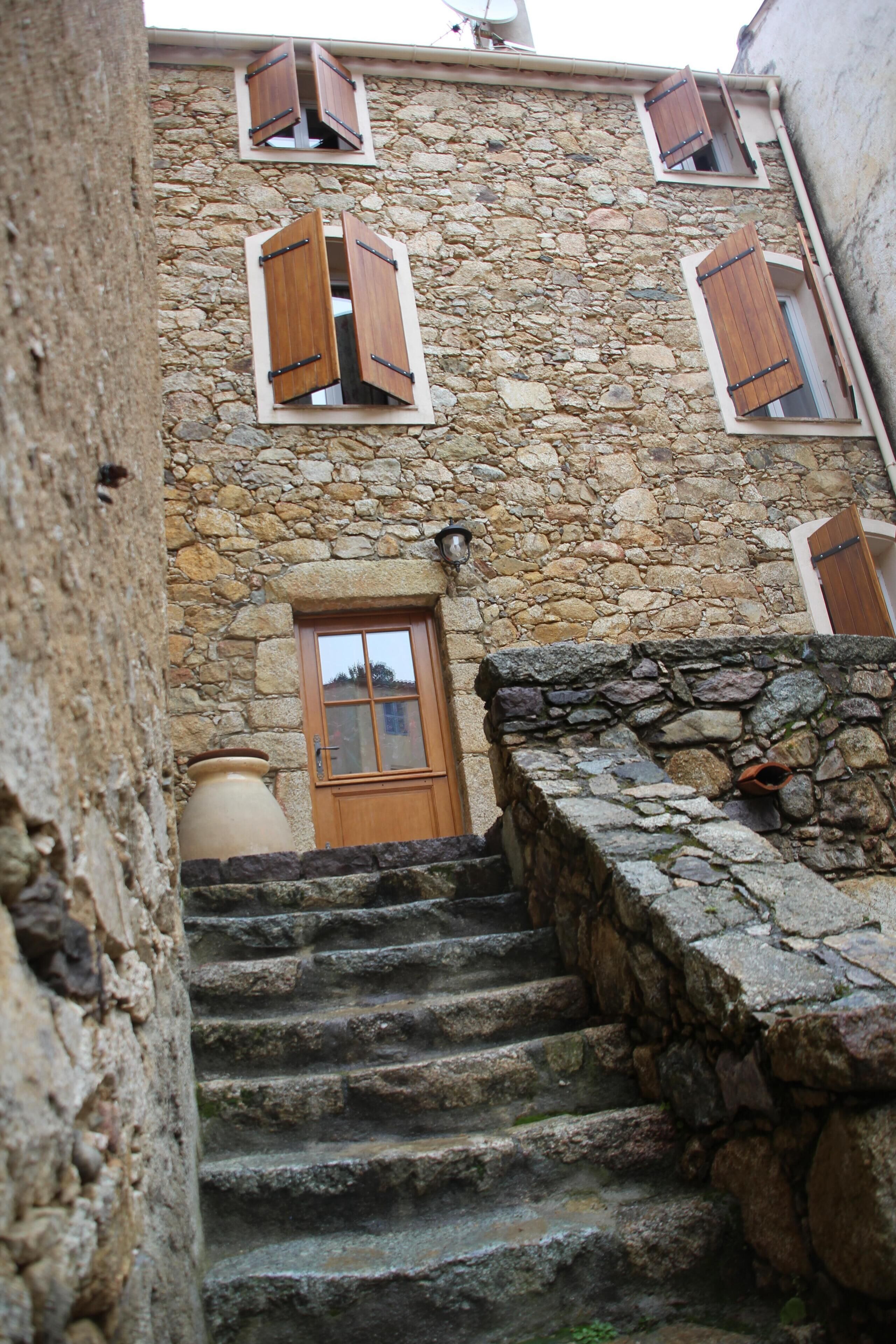 تفاصيل الفندق من الخارج