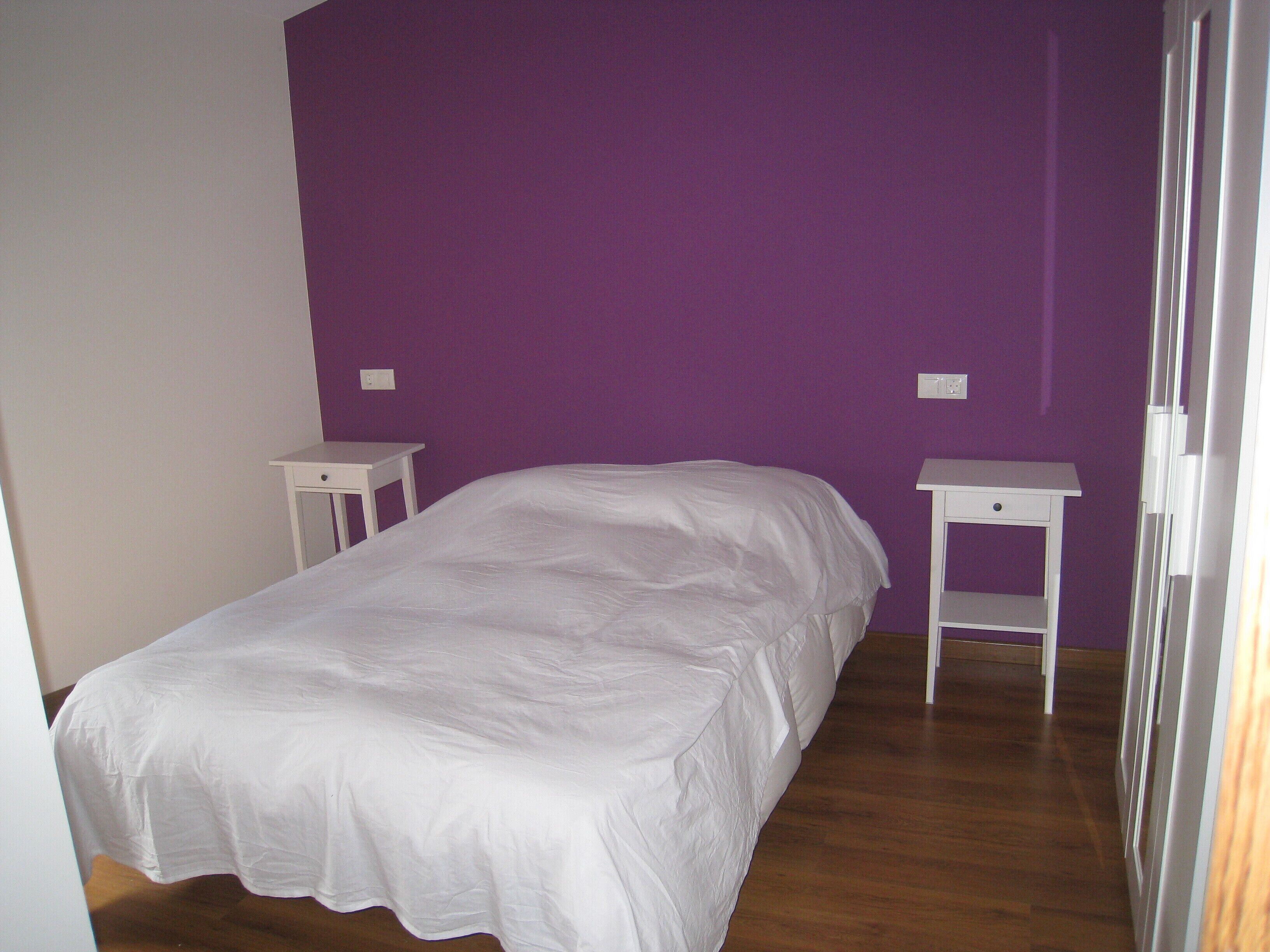 2 habitaciones, tabla de planchar con plancha y cuna de viaje 