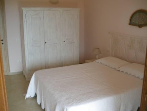 3 chambres, fer et planche à repasser, Wi-Fi, draps fournis