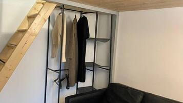 Smart-TV, Tischtennisplatte, Stereoanlage