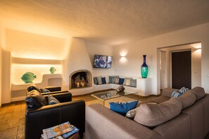 Smart TV, fireplace, table tennis, books