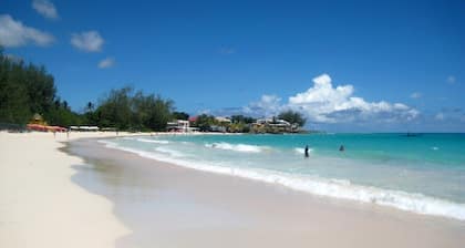 Charming Cottage in Rockley, Barbados only 5 mins Walk to Gorgeous Accra Beach!