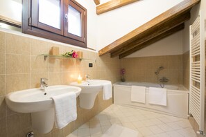 Bathtub, hair dryer, bidet, towels