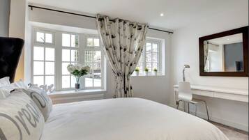 4 soverom, strykejern/-brett, reiseseng for barn og wi-fi (inkludert)