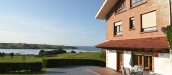 Luxury apartment with pool and tennis court. Usil-Mogro beach front