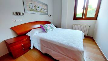 2 slaapkamers, een strijkplank/strijkijzer, reisbedje, wifi