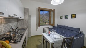 Kaffetrakter/tekoker, kjøleskap, ovn og kokeplater