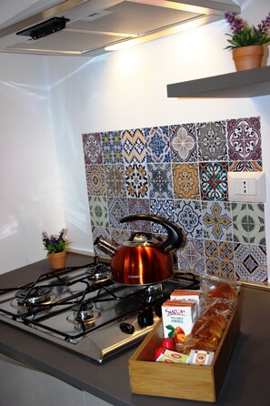 Fridge, microwave, oven, stovetop - WelcHomeLoft: holiday home  (Palermo)