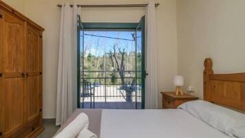 2 slaapkamers, een strijkplank/strijkijzer, internet, beddengoed