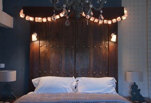 7 chambres, fer et planche à repasser, lit de bébé portatif