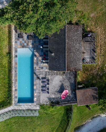 Refined property 7 Bedr (7/17 p) on private 80 acres Heated Pool Pond and Horses