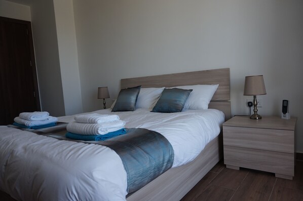 3 chambres, fer et planche Ă repasser, Wi-Fi, draps fournis