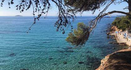 So close from the beach! Village house with garden and securised pool in Sanary