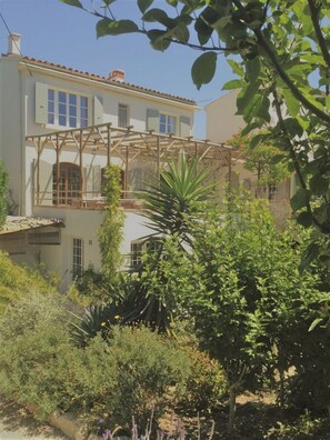 Exterior - So close from the beach! Village house with garden and securised pool in Sanary (Sanary-Sur-Mer)