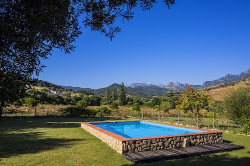 Fabulous Country House, private pool, AC units in all rooms, wi-fi. Grazalema