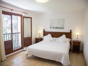 3 bedrooms, iron/ironing board, WiFi, bed sheets - Cottage `Es Pinaró`. (Manacor)