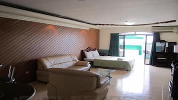 Executive Room | Minibar, free WiFi