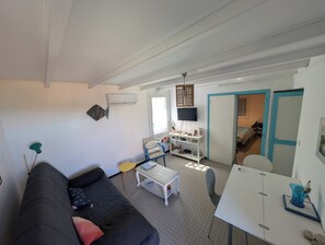 1 slaapkamer, een strijkplank/strijkijzer, gratis wifi, beddengoed