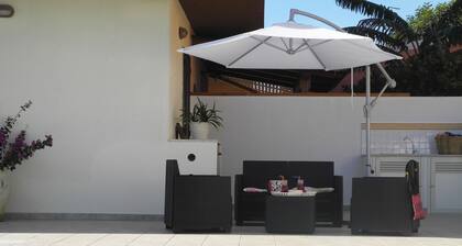 Apartment overlooking the sea with private pool