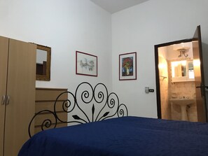 2 Schlafzimmer, Reisekinderbett, kostenloses WLAN, Bettwäsche