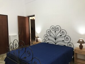 2 dormitorios, cuna de viaje, wifi gratis y ropa de cama