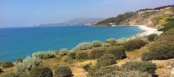 Independent villa with beautiful furnished garden September 280Euro week