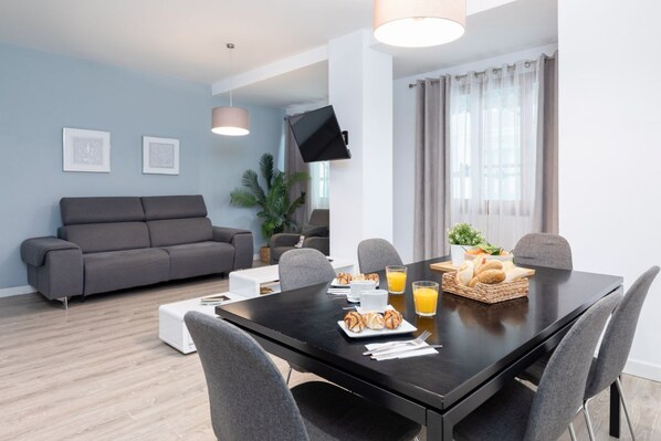 Unclassified image, 1 of 35, button