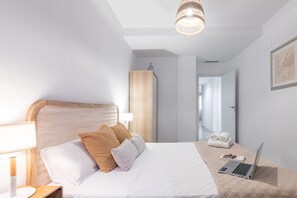 Unclassified image, 3 of 35, button